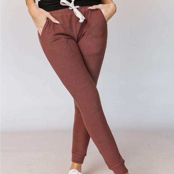 AMPERSAND PERFORMANCE FLEECE JOGGERS IN MAHOGANY - Picture 1 of 3